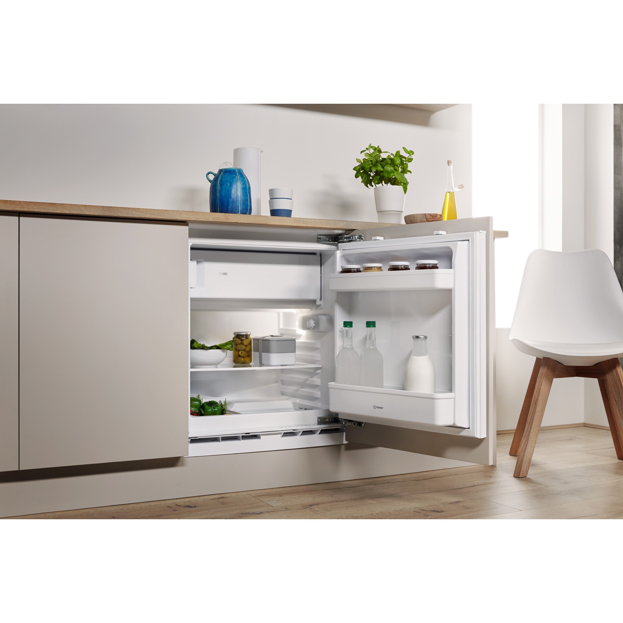Indesit IFA1.UK.1 126L BuiltIn Undercounter Fridge with Ice Box