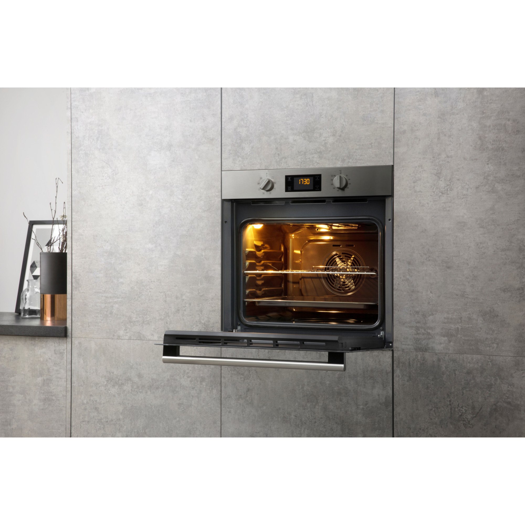 Hotpoint SA2540HIX 66L BuiltIn Electric Single Oven Hughes