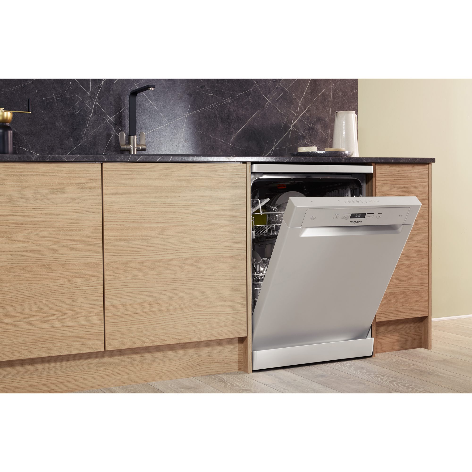 Hotpoint HFC3C26WSV 14 Place Setting Ecotech Dishwasher Hughes